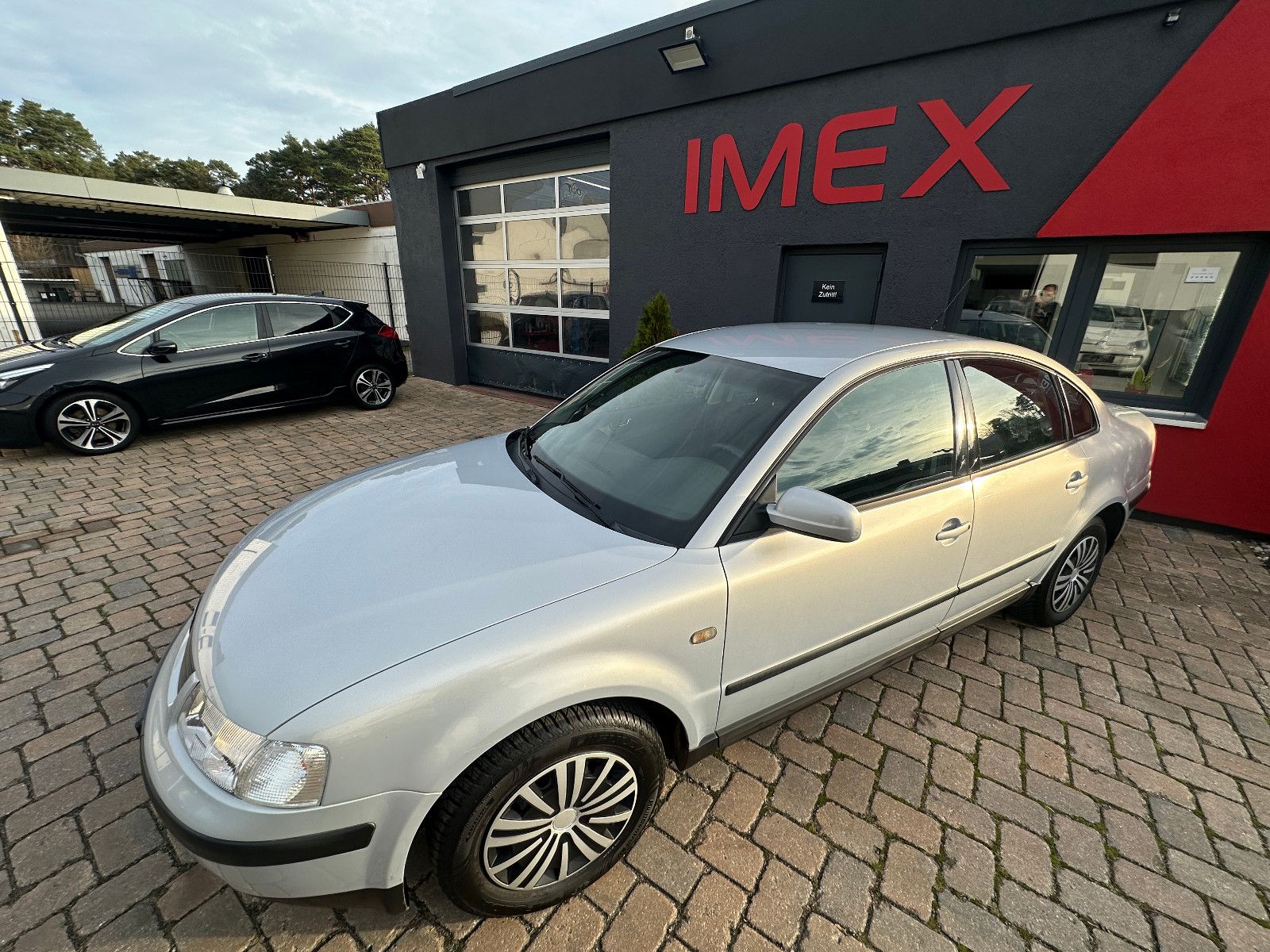 Fahrzeugabbildung Volkswagen Passat Trendline 1.6 101 PS HU neu Klima SH
