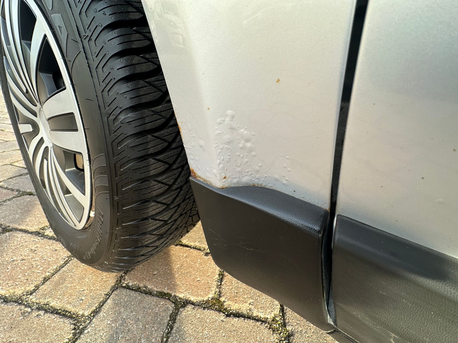 Fahrzeugabbildung Volkswagen Passat Trendline 1.6 101 PS HU neu Klima SH
