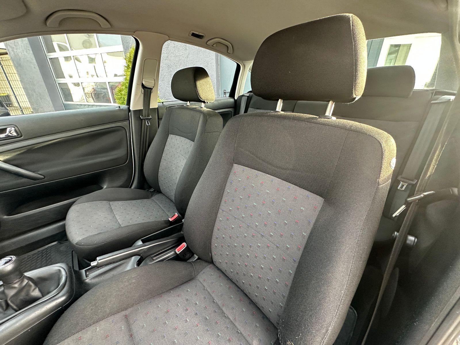 Fahrzeugabbildung Volkswagen Passat Trendline 1.6 101 PS HU neu Klima SH
