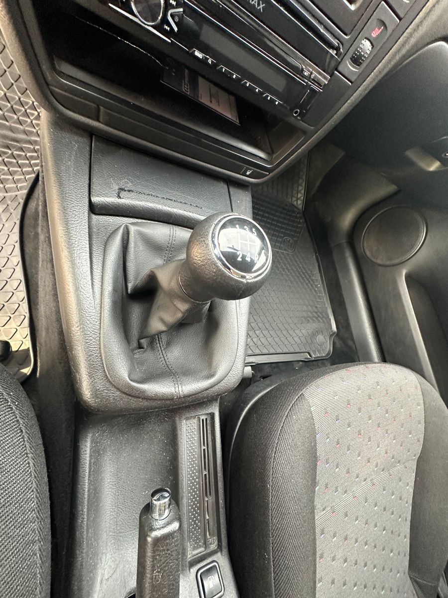 Fahrzeugabbildung Volkswagen Passat Trendline 1.6 101 PS HU neu Klima SH