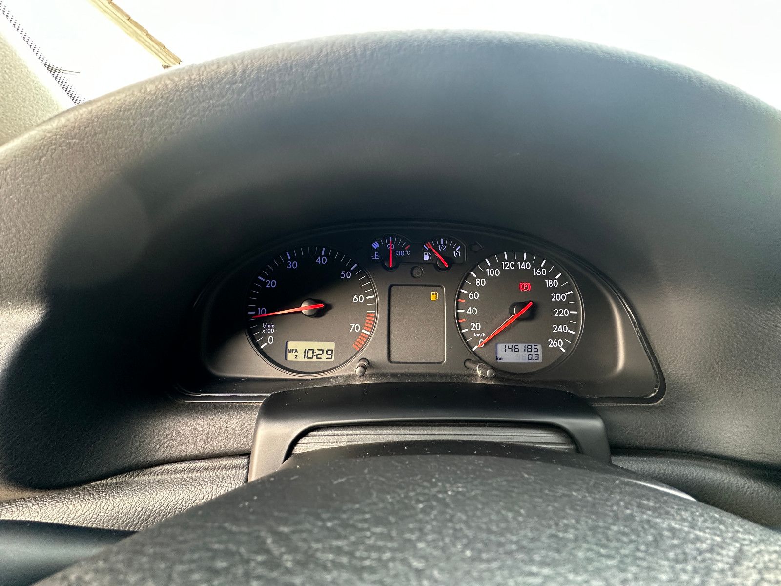 Fahrzeugabbildung Volkswagen Passat Trendline 1.6 101 PS HU neu Klima SH