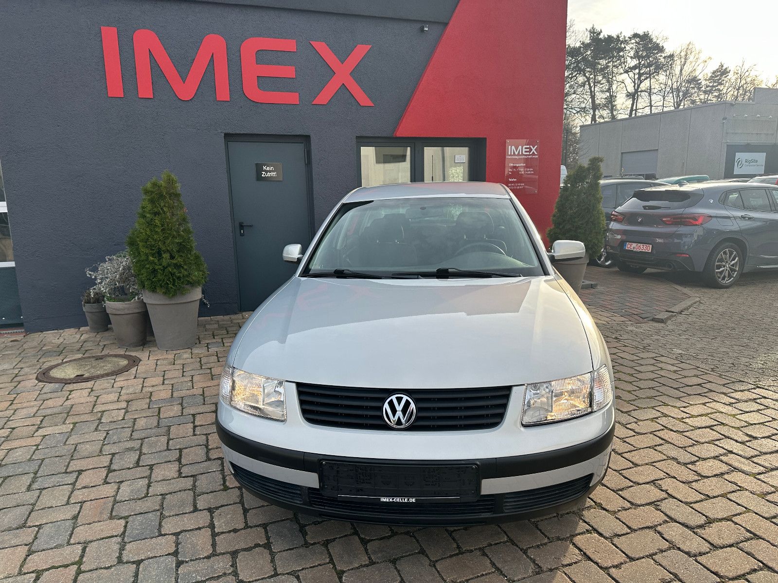 Fahrzeugabbildung Volkswagen Passat Trendline 1.6 101 PS HU neu Klima SH