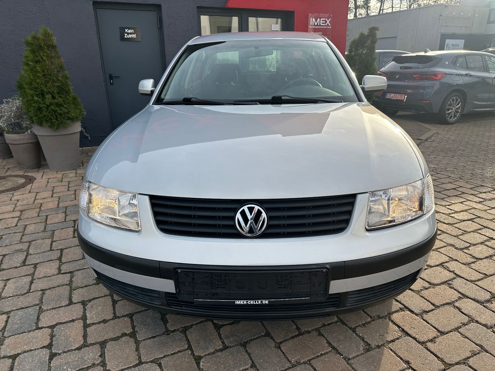 Fahrzeugabbildung Volkswagen Passat Trendline 1.6 101 PS HU neu Klima SH
