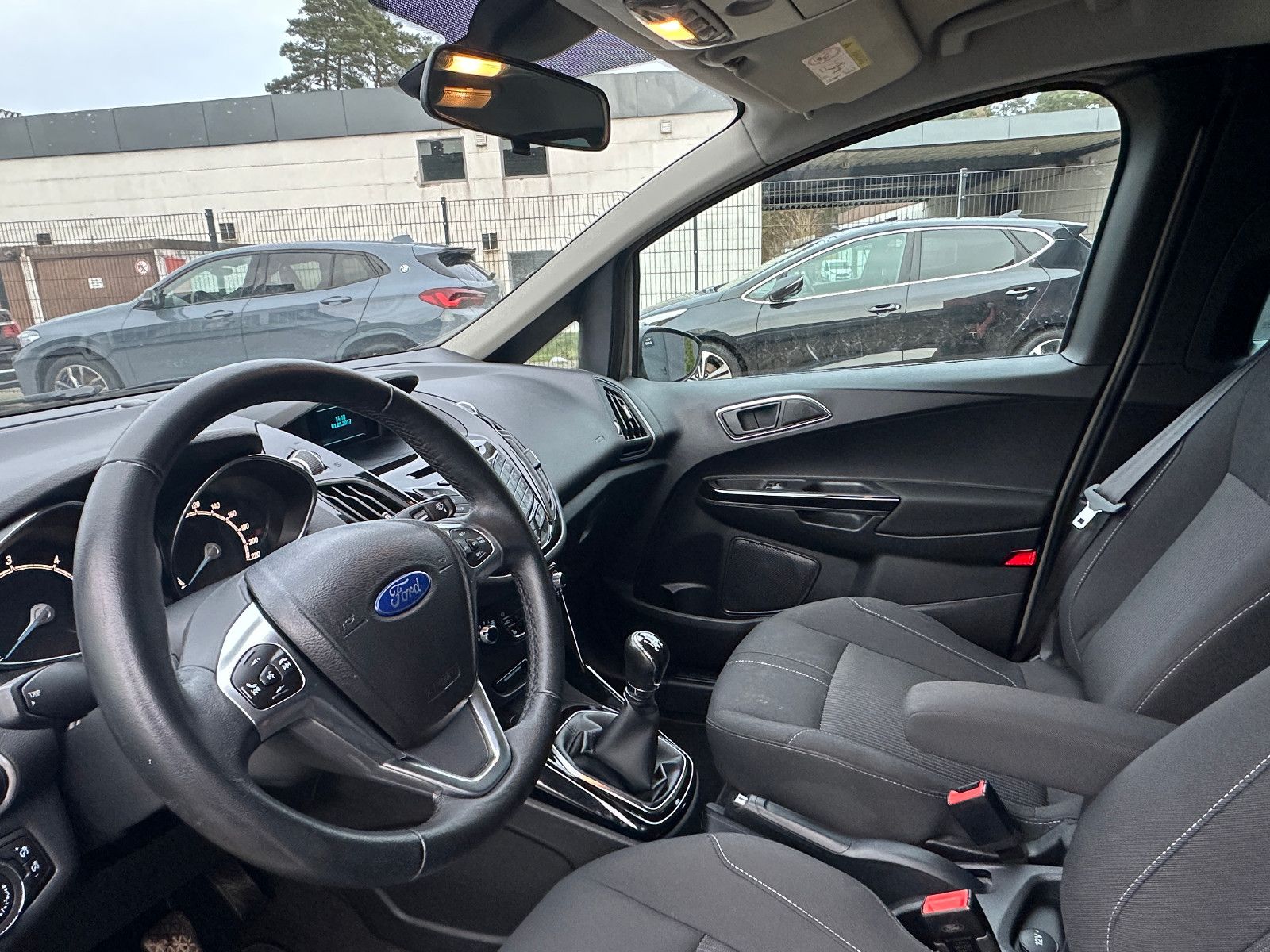 Fahrzeugabbildung Ford B-MAX Titanium 1.6 95 PS HU neu SH