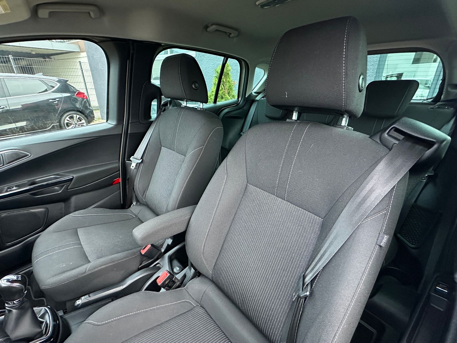 Fahrzeugabbildung Ford B-MAX Titanium 1.6 95 PS HU neu SH