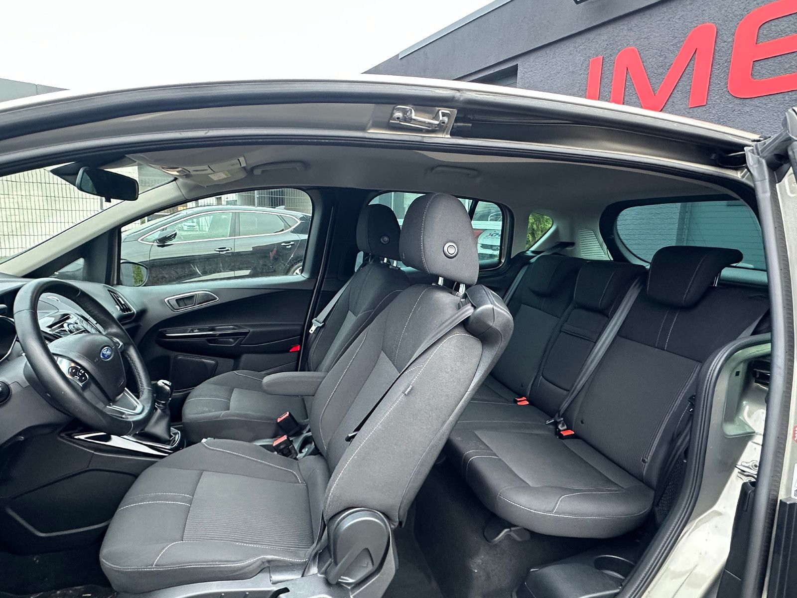 Fahrzeugabbildung Ford B-MAX Titanium 1.6 95 PS HU neu SH