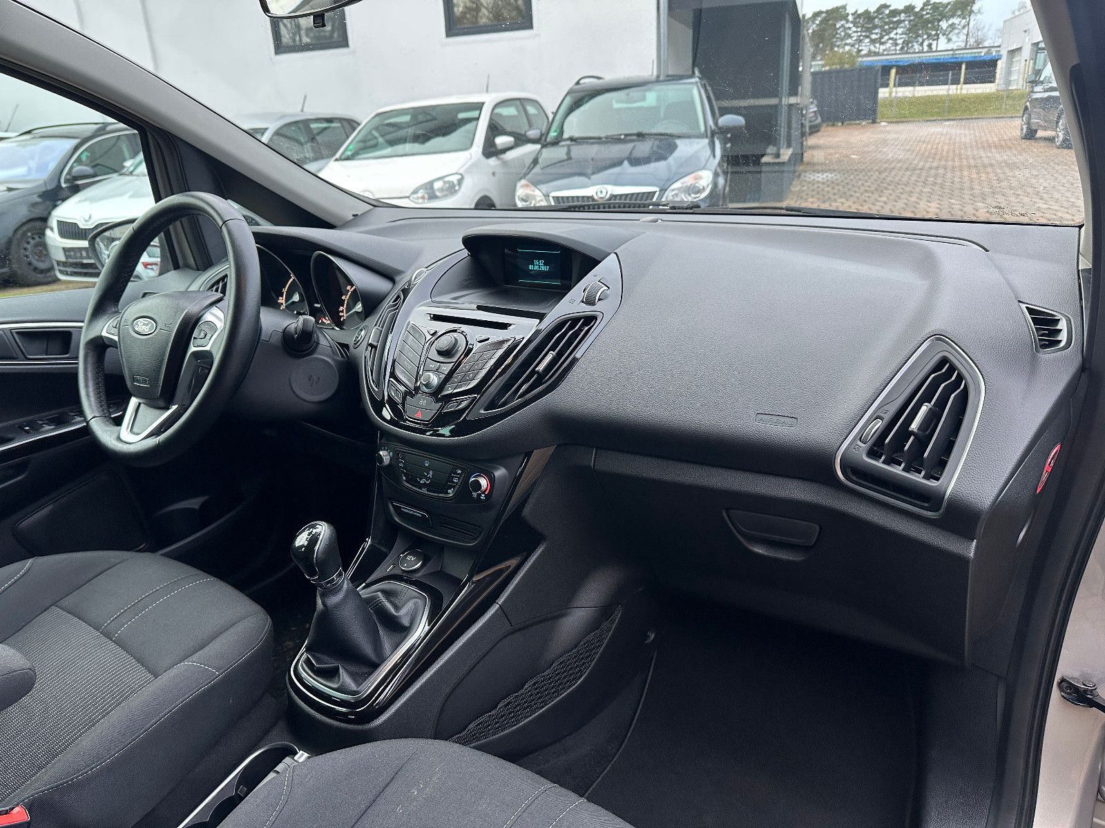 Fahrzeugabbildung Ford B-MAX Titanium 1.6 95 PS HU neu SH