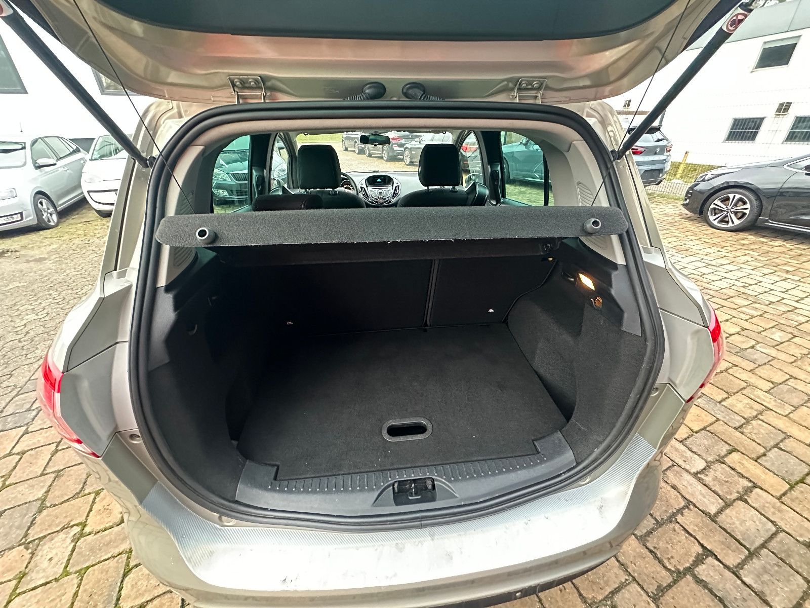 Fahrzeugabbildung Ford B-MAX Titanium 1.6 95 PS HU neu SH
