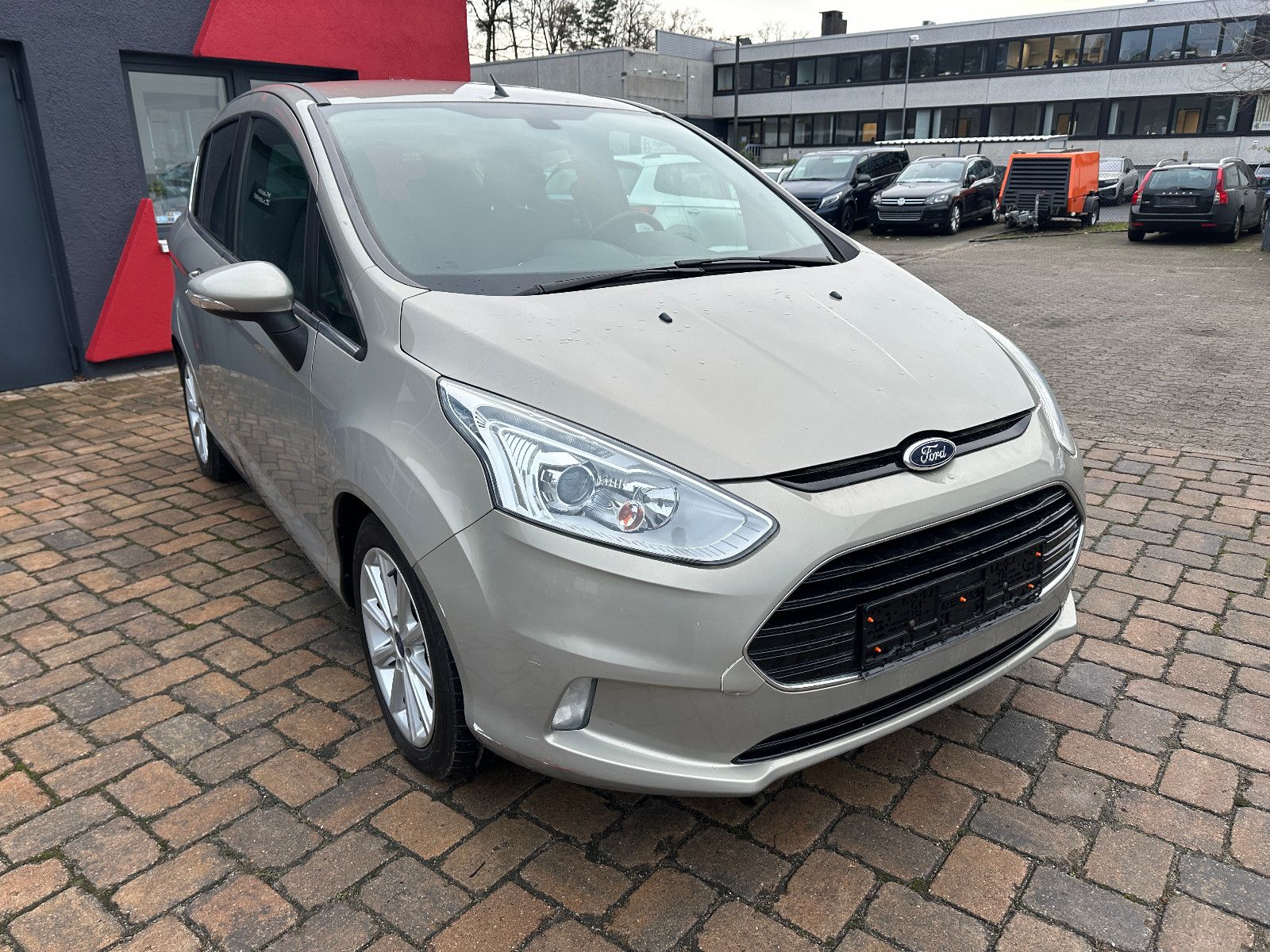 Fahrzeugabbildung Ford B-MAX Titanium 1.6 95 PS HU neu SH
