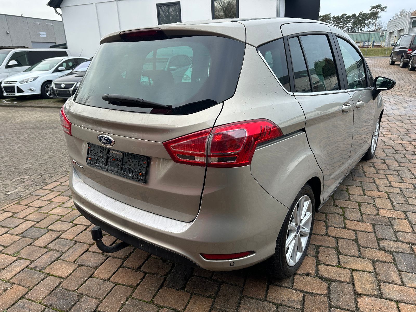 Fahrzeugabbildung Ford B-MAX Titanium 1.6 95 PS HU neu SH