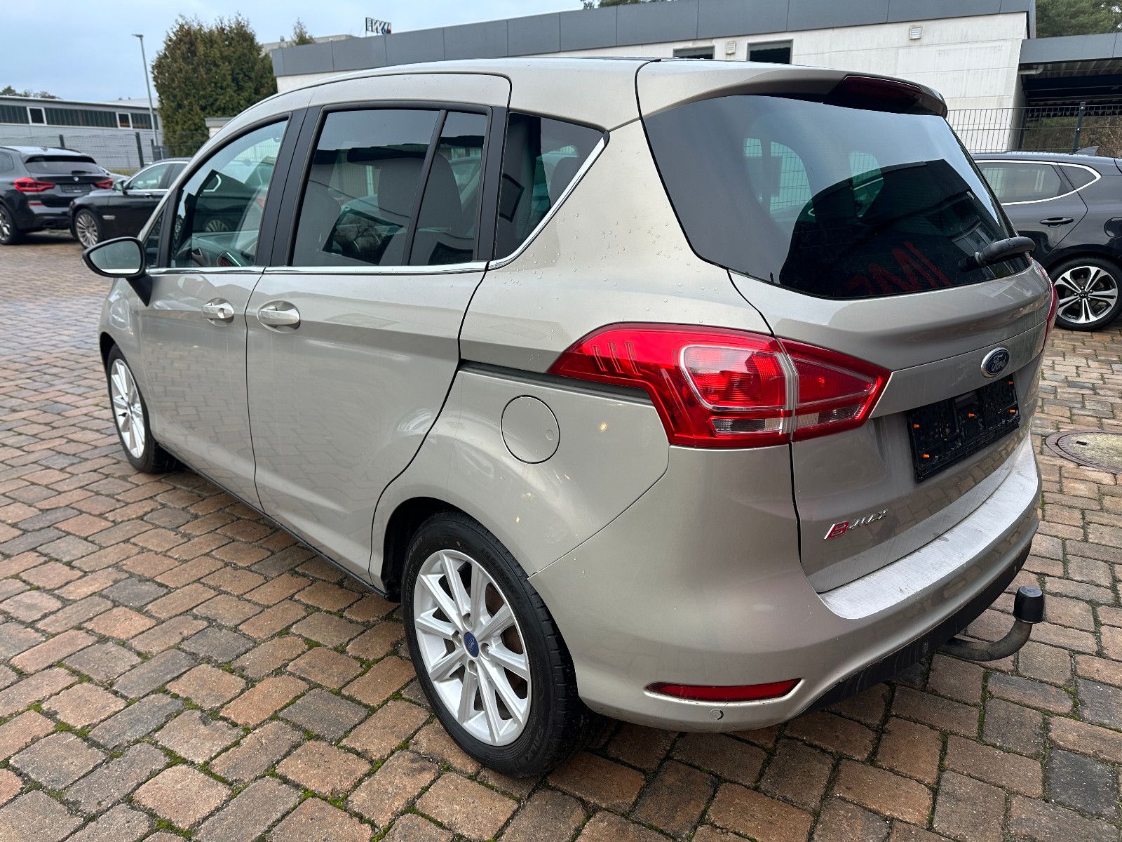 Fahrzeugabbildung Ford B-MAX Titanium 1.6 95 PS HU neu SH