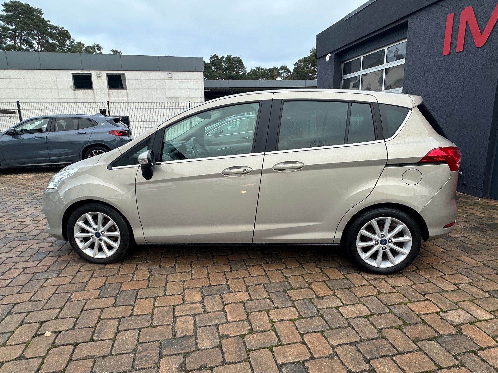 Fahrzeugabbildung Ford B-MAX Titanium 1.6 95 PS HU neu SH