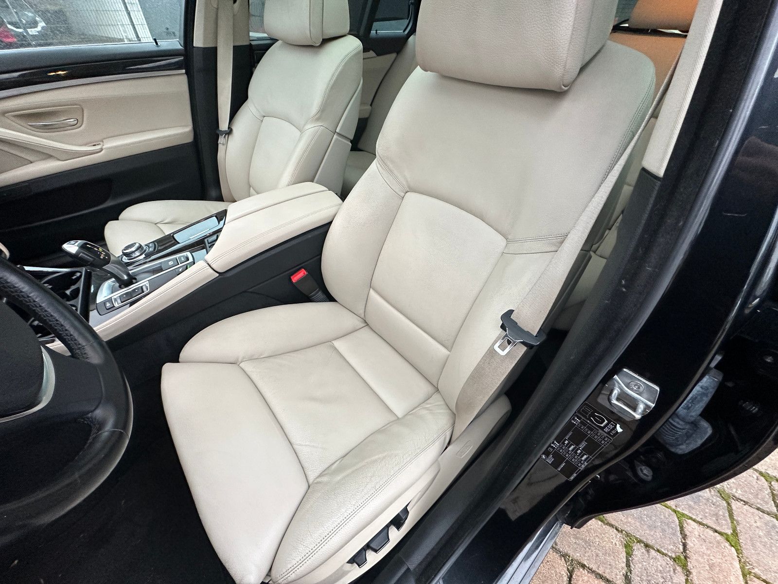 Fahrzeugabbildung BMW 535d 313 PS HU neu Leder Pano Sport SH Navi HU