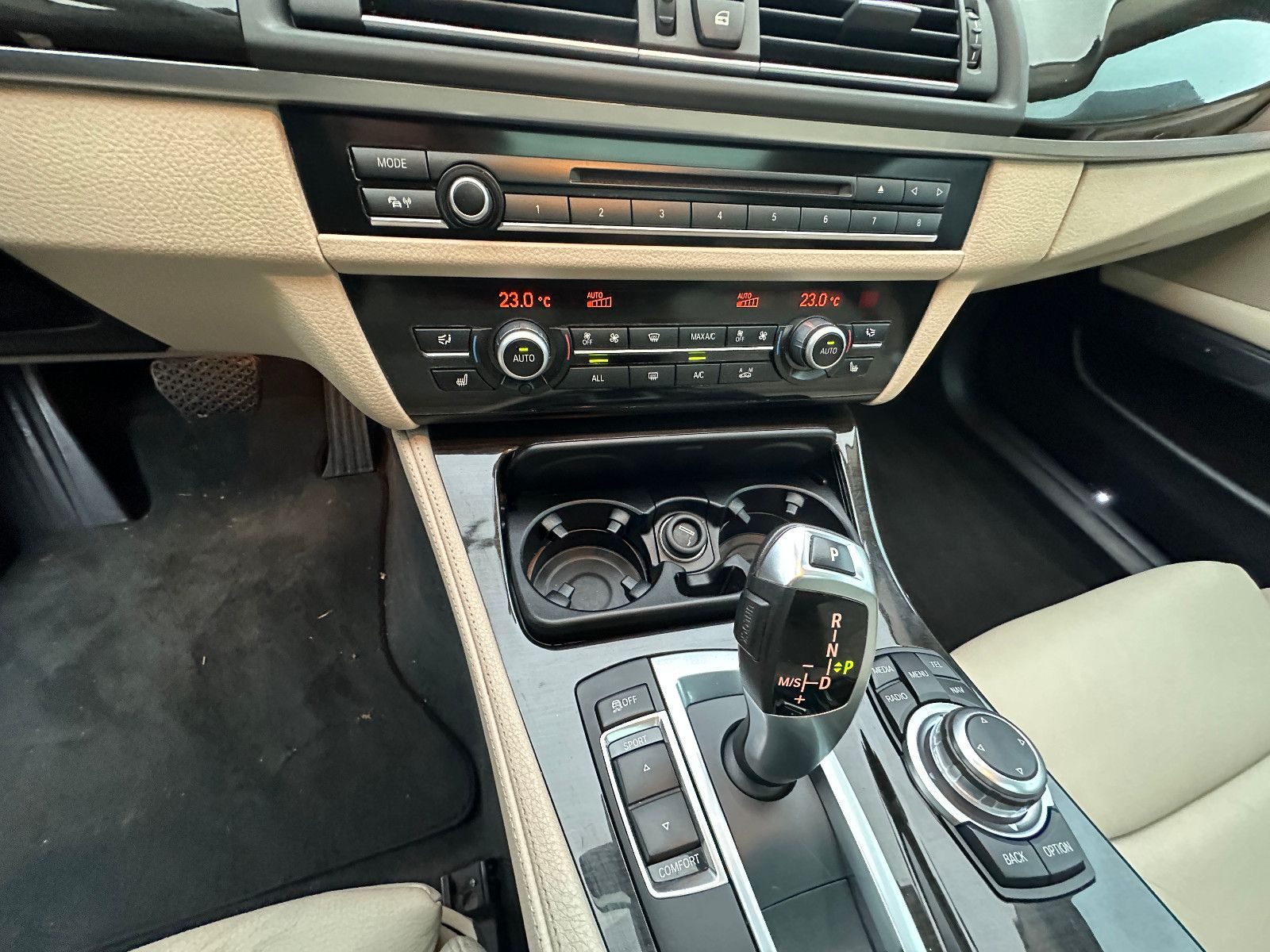 Fahrzeugabbildung BMW 535d 313 PS HU neu Leder Pano Sport SH Navi HU