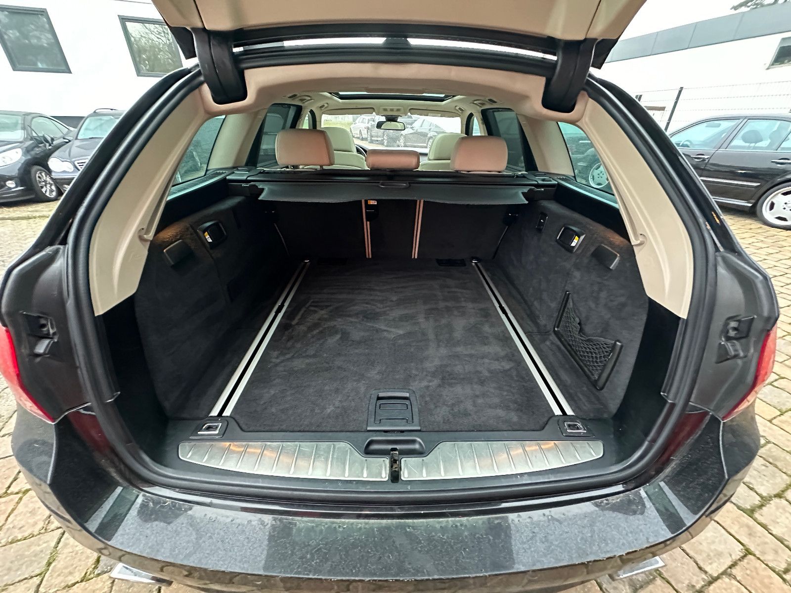 Fahrzeugabbildung BMW 535d 313 PS HU neu Leder Pano Sport SH Navi HU