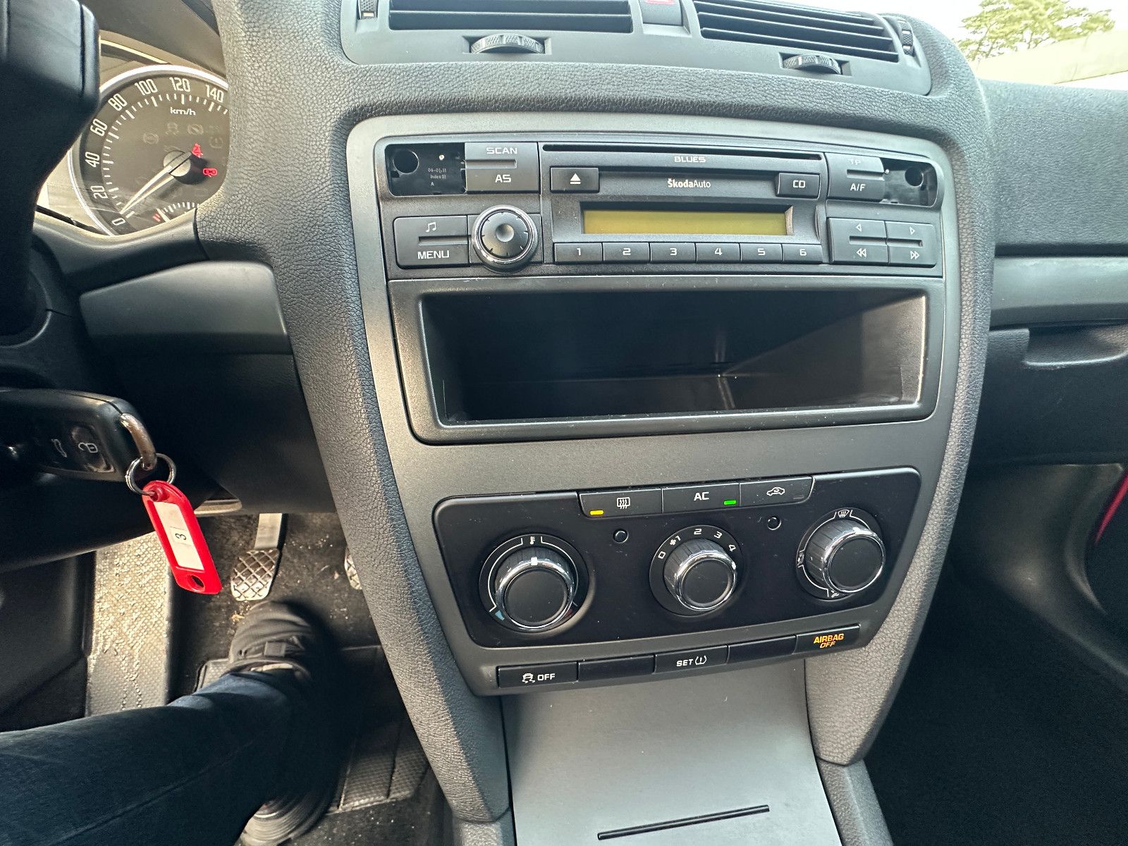 Fahrzeugabbildung Skoda Octavia Combi 1.4 80 PS HU neu Klima