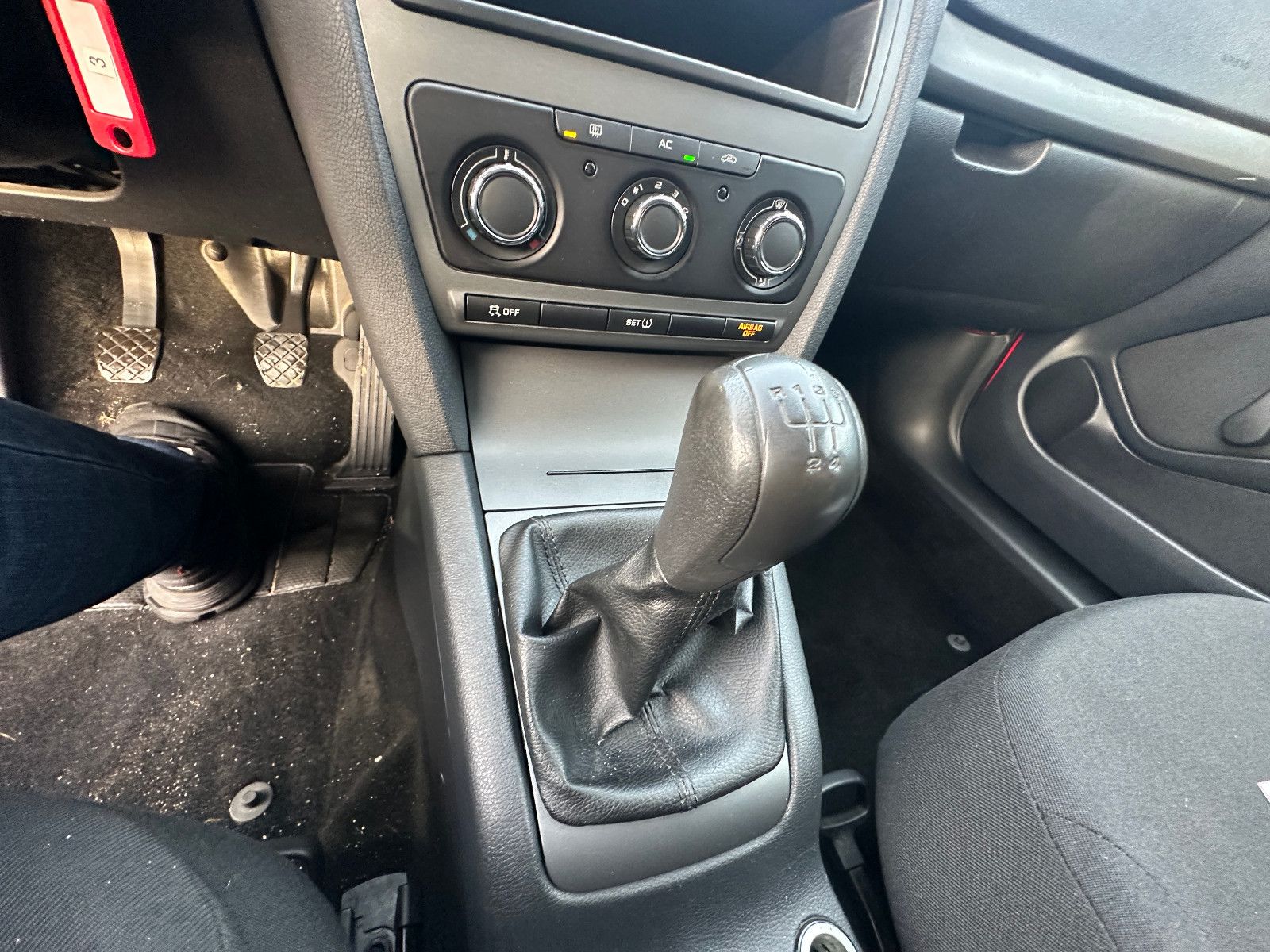 Fahrzeugabbildung Skoda Octavia Combi 1.4 80 PS HU neu Klima