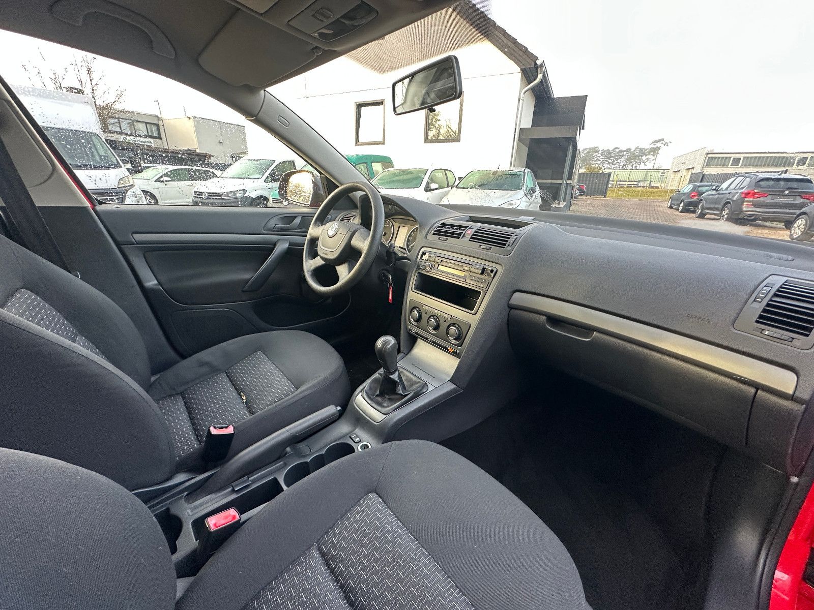 Fahrzeugabbildung Skoda Octavia Combi 1.4 80 PS HU neu Klima