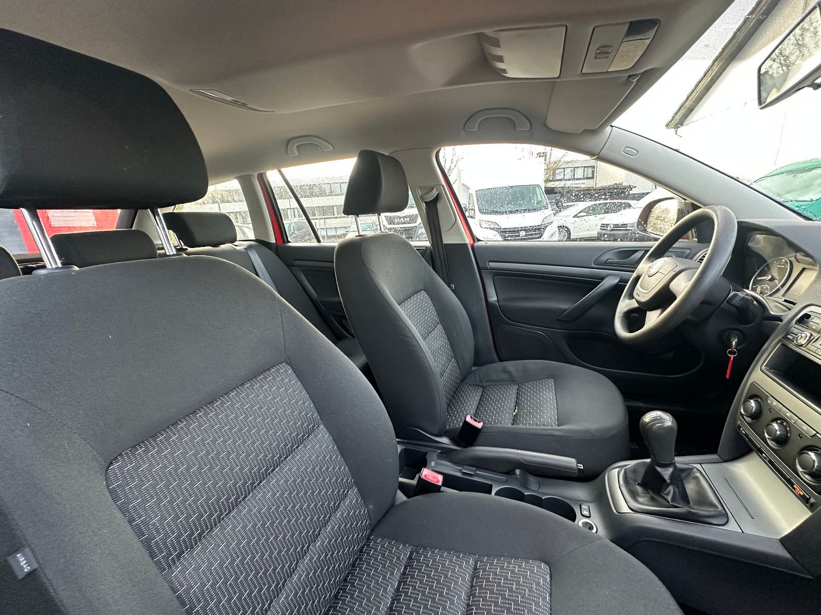 Fahrzeugabbildung Skoda Octavia Combi 1.4 80 PS HU neu Klima