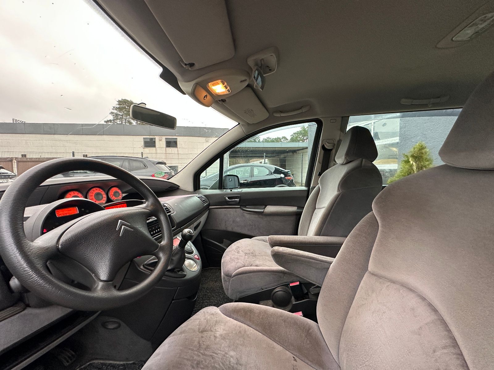 Fahrzeugabbildung Citroën C8 2.0 16V Comfort 140 PS Tüv neu Klima 6 Sitze