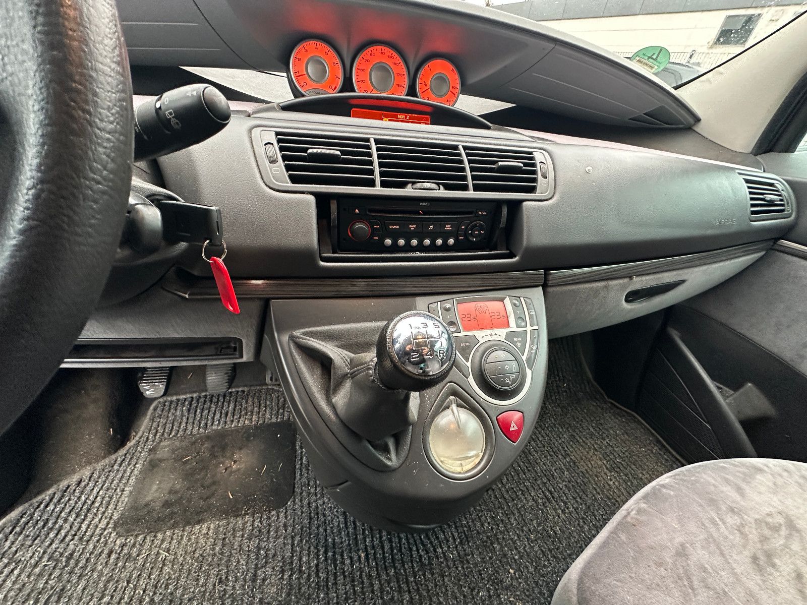 Fahrzeugabbildung Citroën C8 2.0 16V Comfort 140 PS Tüv neu Klima 6 Sitze