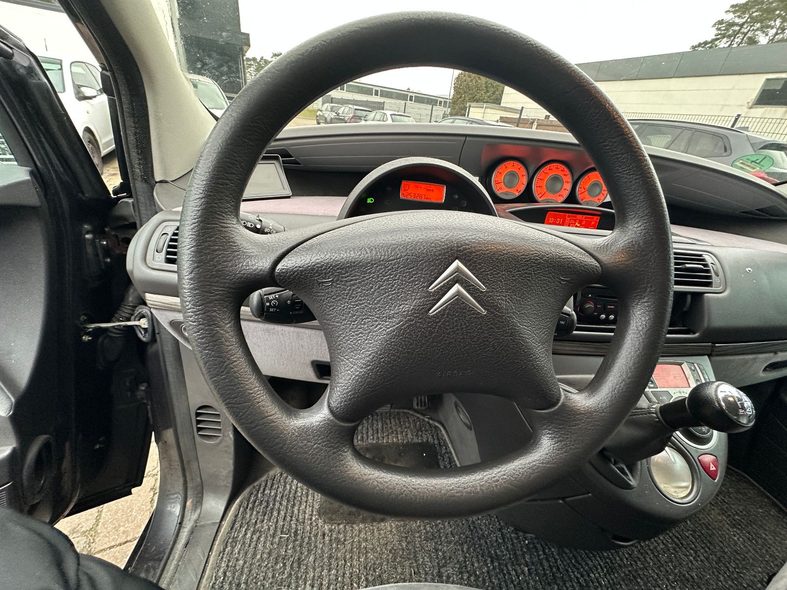 Fahrzeugabbildung Citroën C8 2.0 16V Comfort 140 PS Tüv neu Klima 6 Sitze