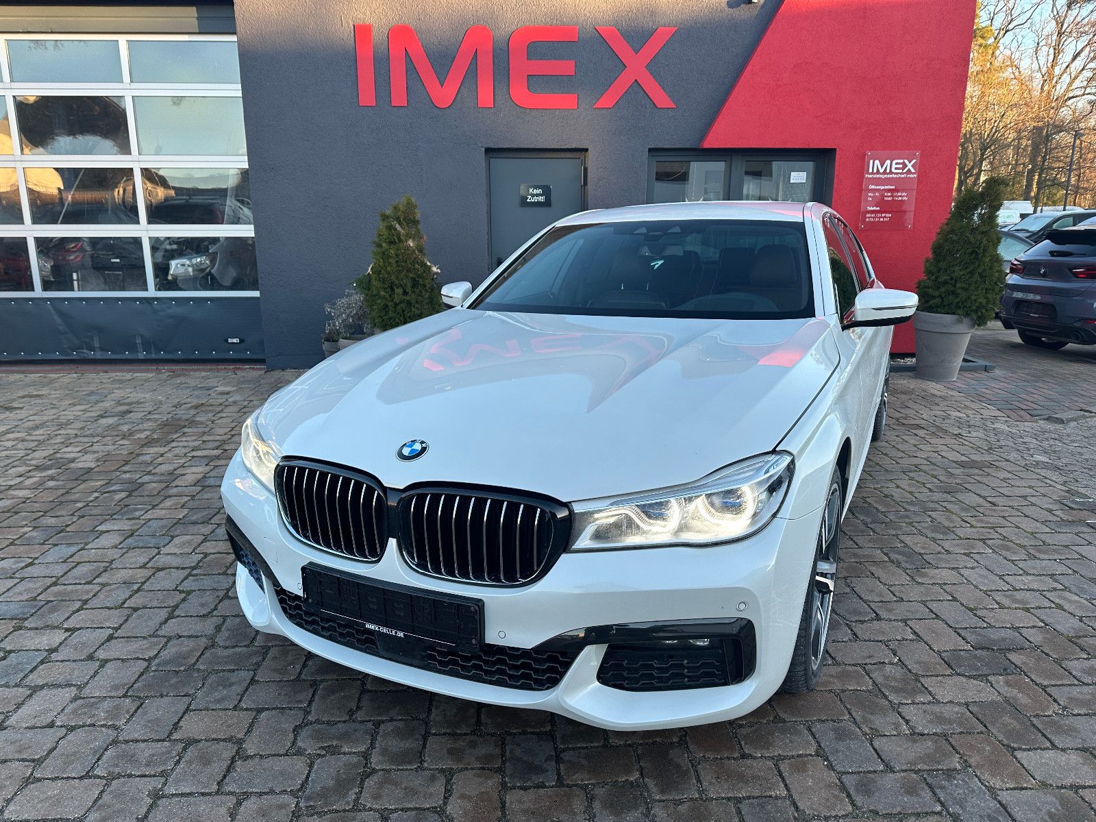 BMW 740 d xDrive 320 PS M-Paket HUD DAB LED Leder