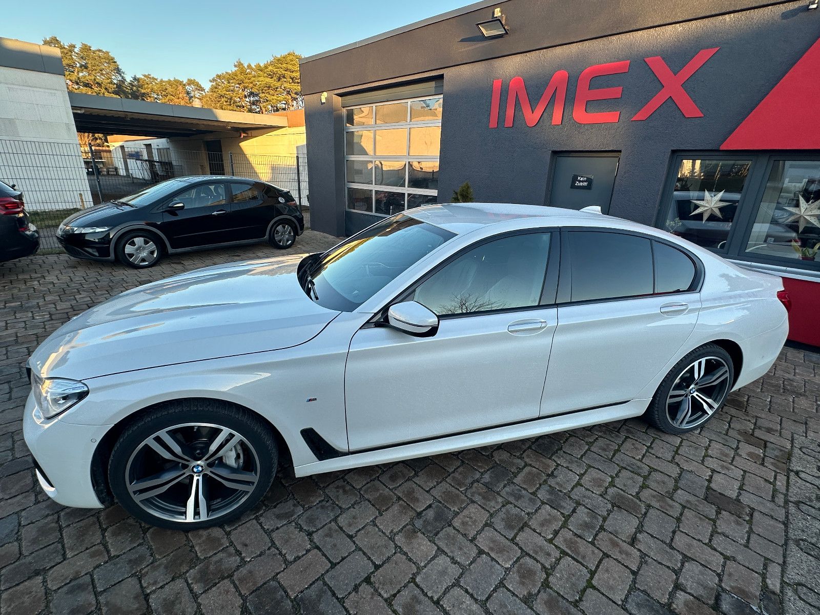 Fahrzeugabbildung BMW 740 d xDrive 320 PS M-Paket HUD DAB LED Leder