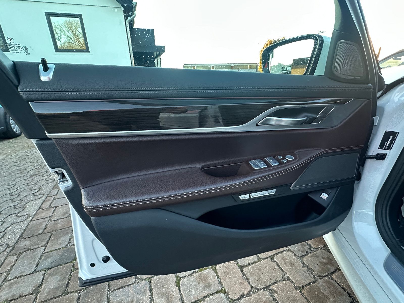 Fahrzeugabbildung BMW 740 d xDrive 320 PS M-Paket HUD DAB LED Leder