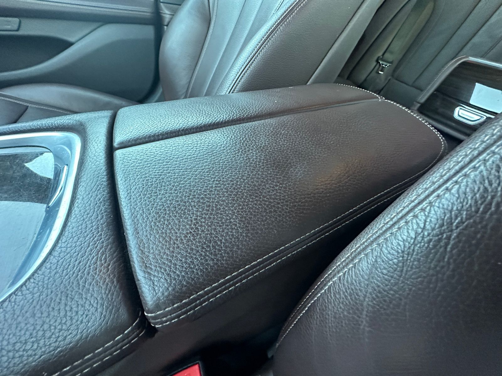 Fahrzeugabbildung BMW 740 d xDrive 320 PS M-Paket HUD DAB LED Leder