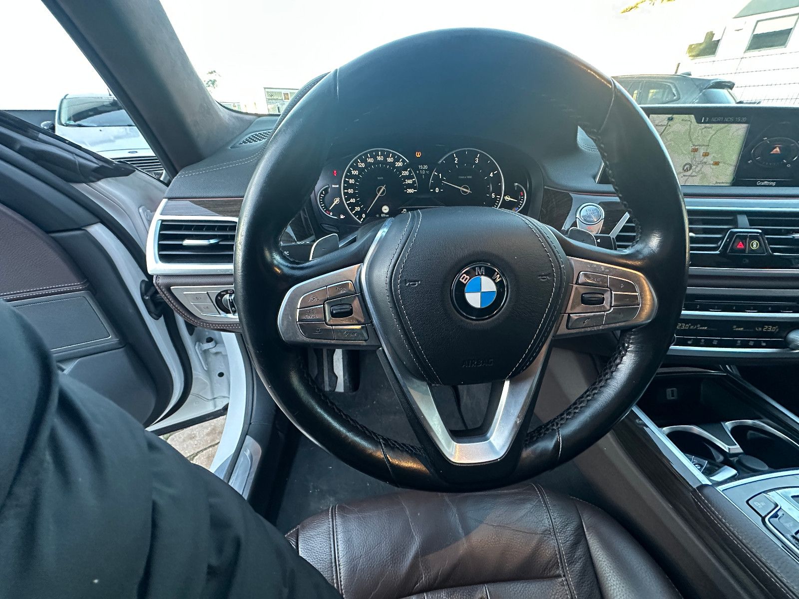 Fahrzeugabbildung BMW 740 d xDrive 320 PS M-Paket HUD DAB LED Leder