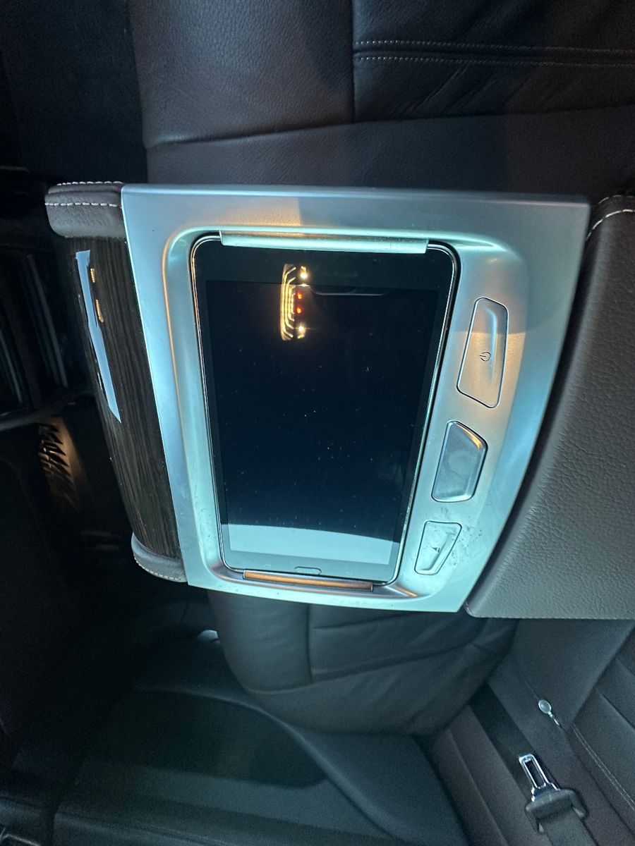 Fahrzeugabbildung BMW 740 d xDrive 320 PS M-Paket HUD DAB LED Leder