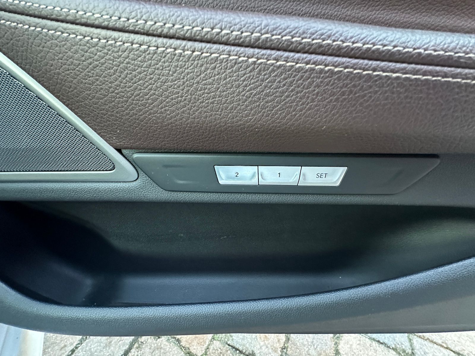 Fahrzeugabbildung BMW 740 d xDrive 320 PS M-Paket HUD DAB LED Leder