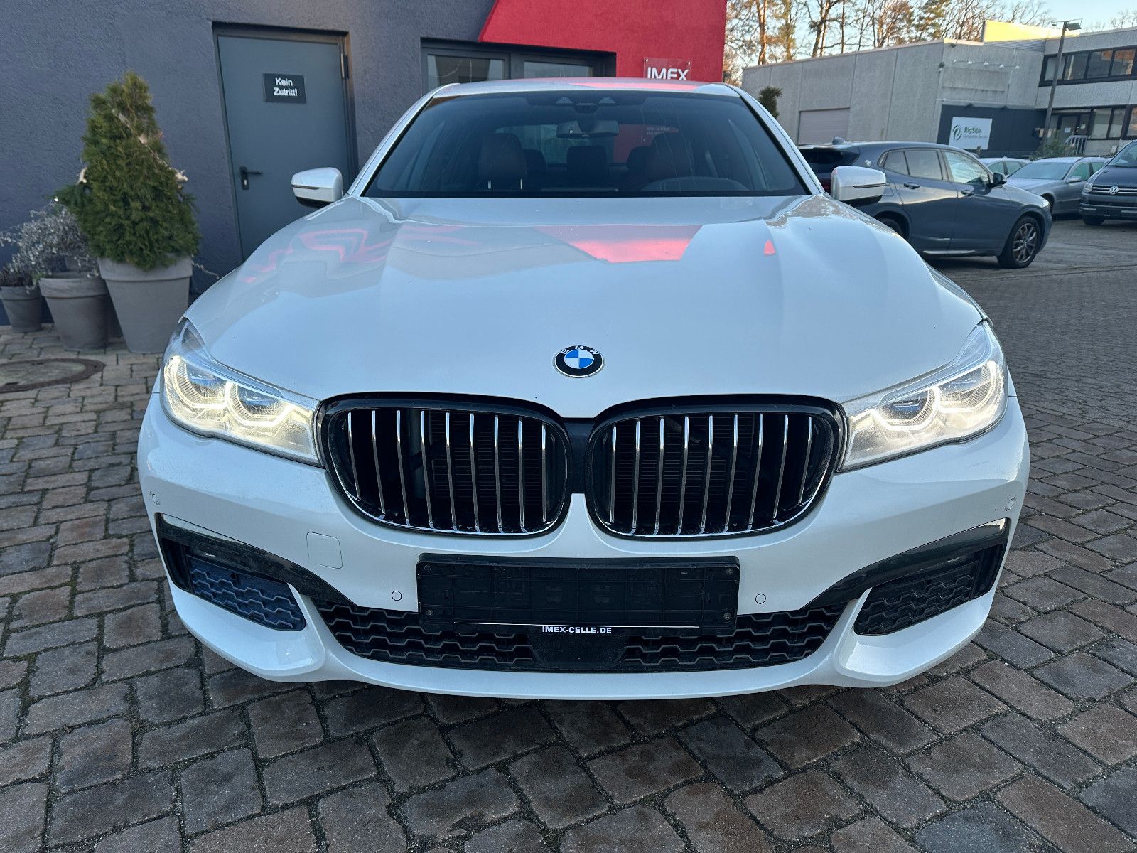 Fahrzeugabbildung BMW 740 d xDrive 320 PS M-Paket HUD DAB LED Leder