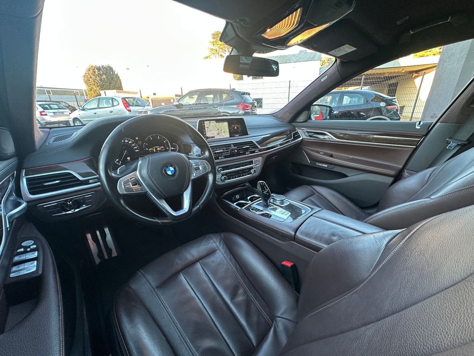 Fahrzeugabbildung BMW 740 d xDrive 320 PS M-Paket HUD DAB LED Leder