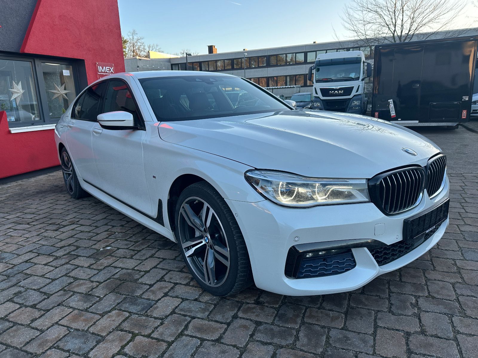Fahrzeugabbildung BMW 740 d xDrive 320 PS M-Paket HUD DAB LED Leder