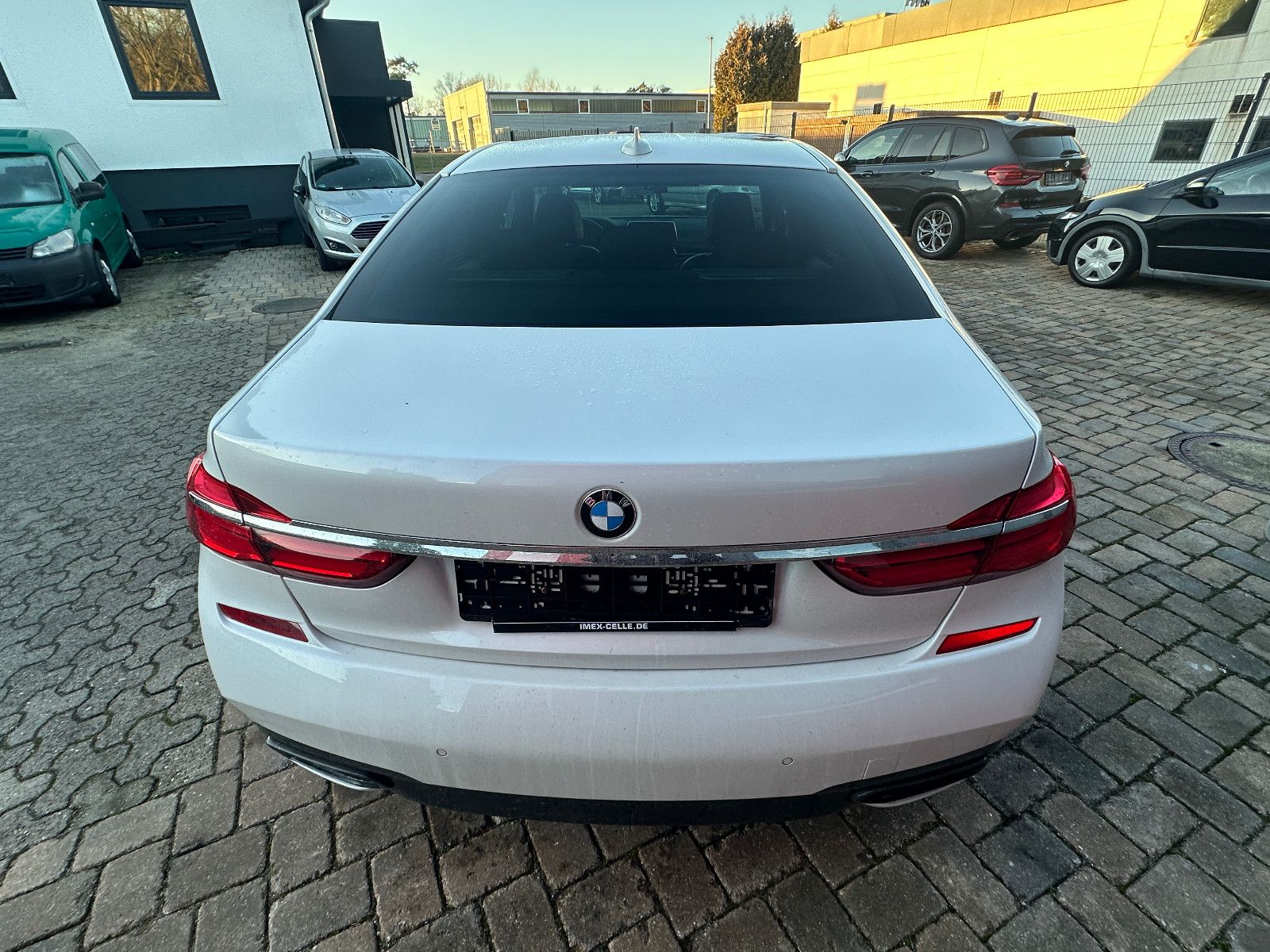 Fahrzeugabbildung BMW 740 d xDrive 320 PS M-Paket HUD DAB LED Leder