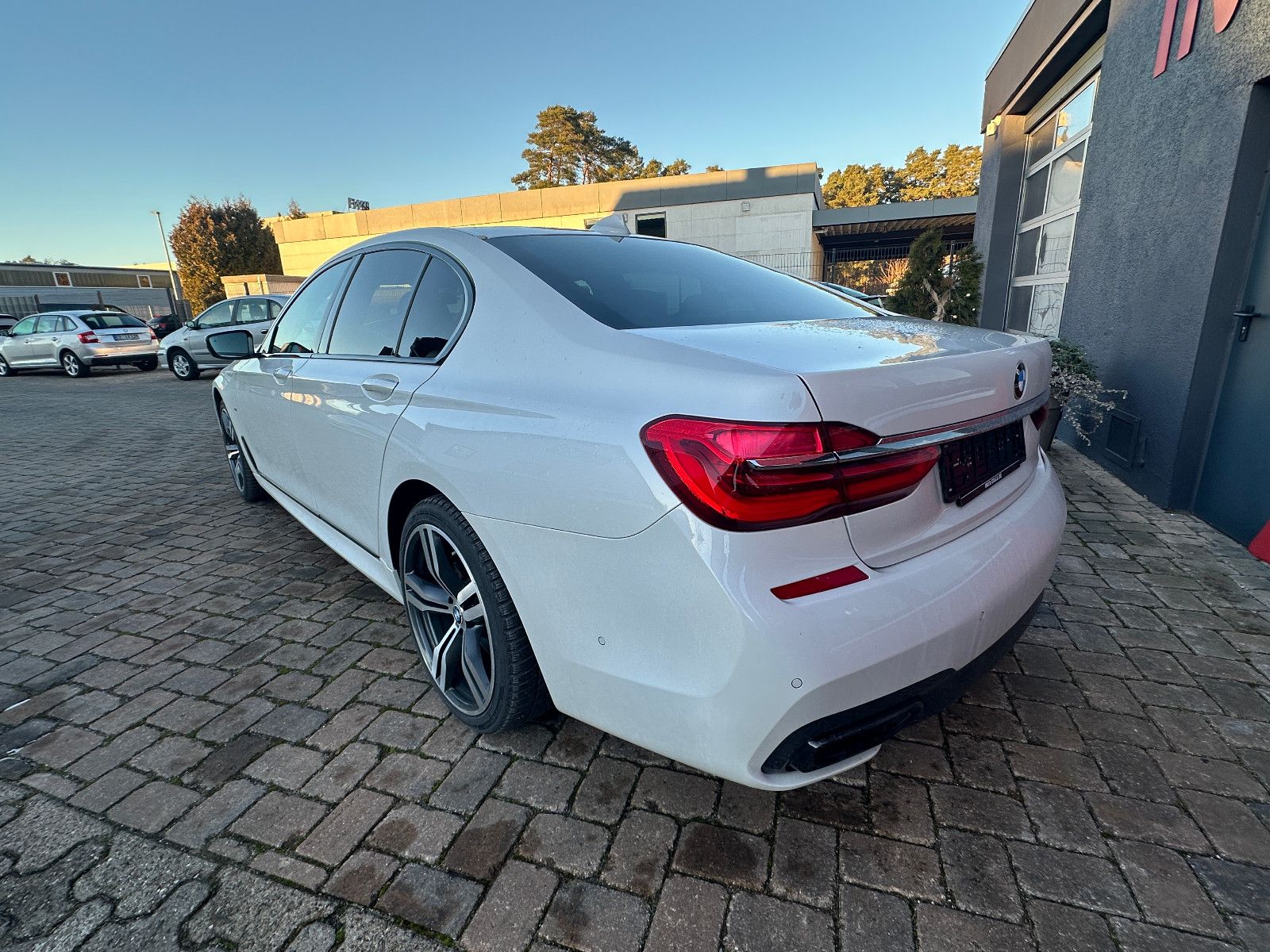 Fahrzeugabbildung BMW 740 d xDrive 320 PS M-Paket HUD DAB LED Leder