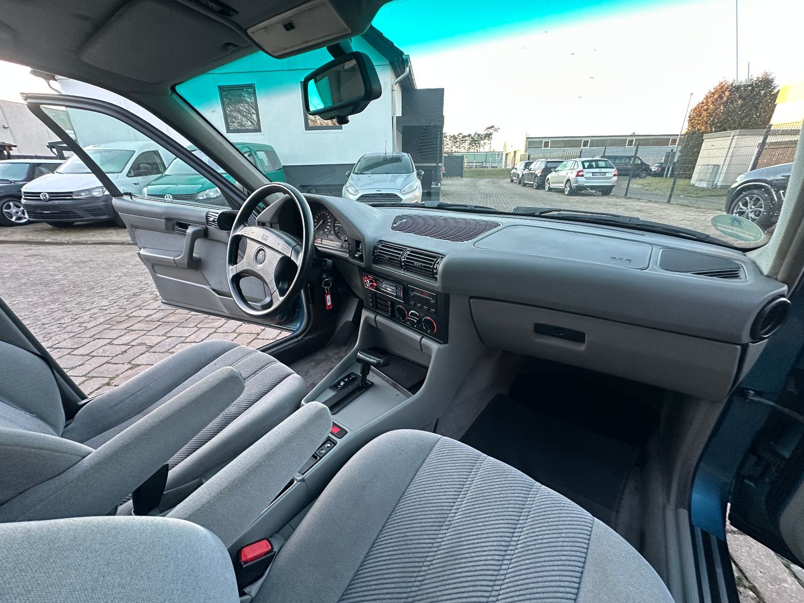 Fahrzeugabbildung BMW 525i 2.5 193 PS Tüv 11/27 Autom. H-Kennzeichen