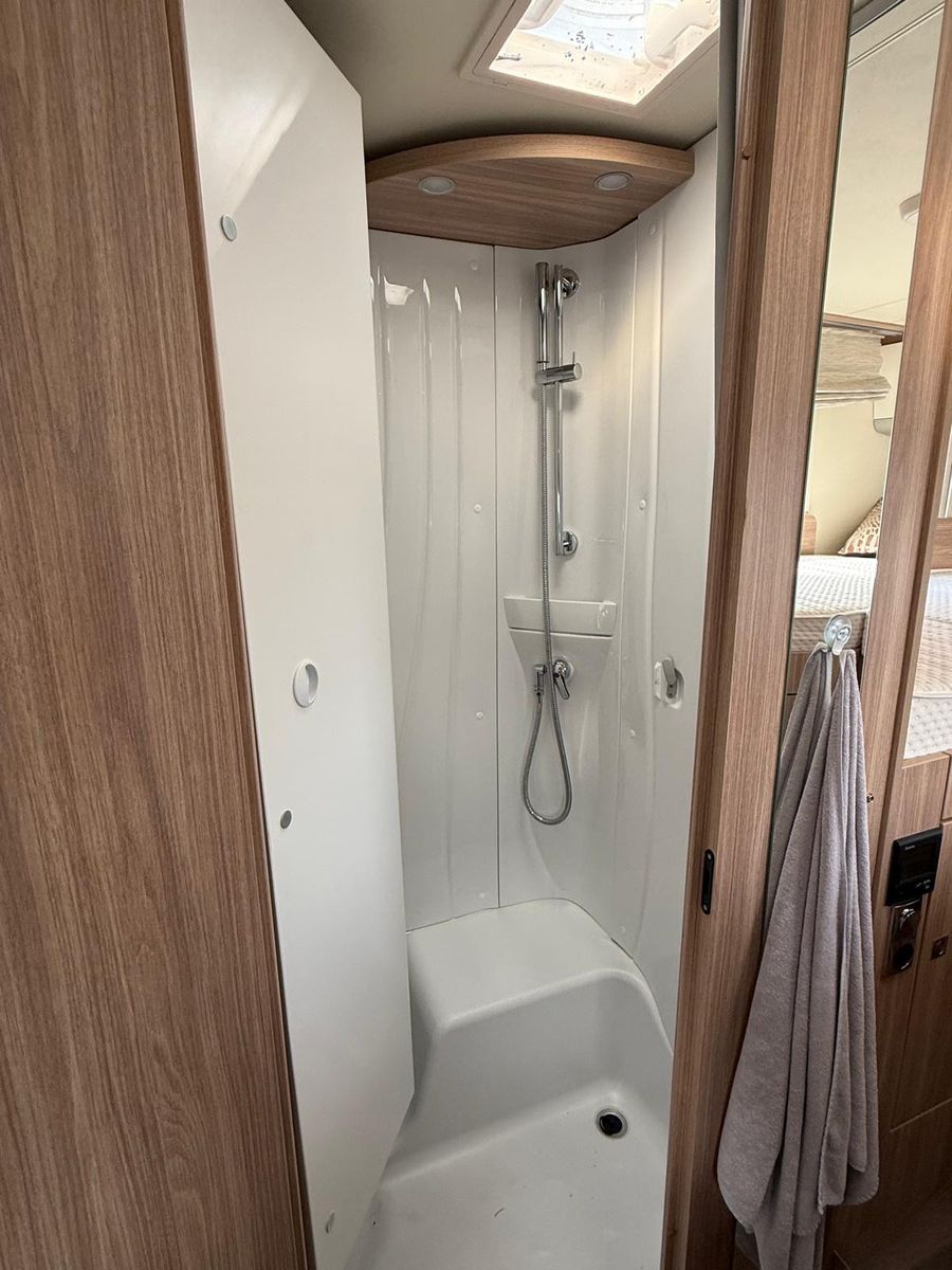 Fahrzeugabbildung Bürstner IXEO IT 726 G Einzel.&Hubbett SAT+TV Klima Kam.