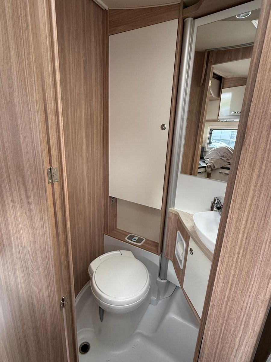 Fahrzeugabbildung Bürstner IXEO IT 726 G Einzel.&Hubbett SAT+TV Klima Kam.