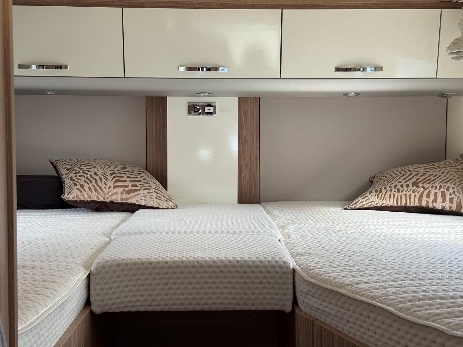 Fahrzeugabbildung Bürstner IXEO IT 726 G Einzel.&Hubbett SAT+TV Klima Kam.