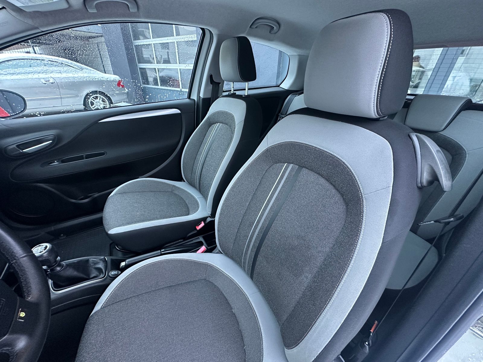 Fahrzeugabbildung Fiat Punto Pop 1.2 70 PS HU neu Klima 62tkm !!!!