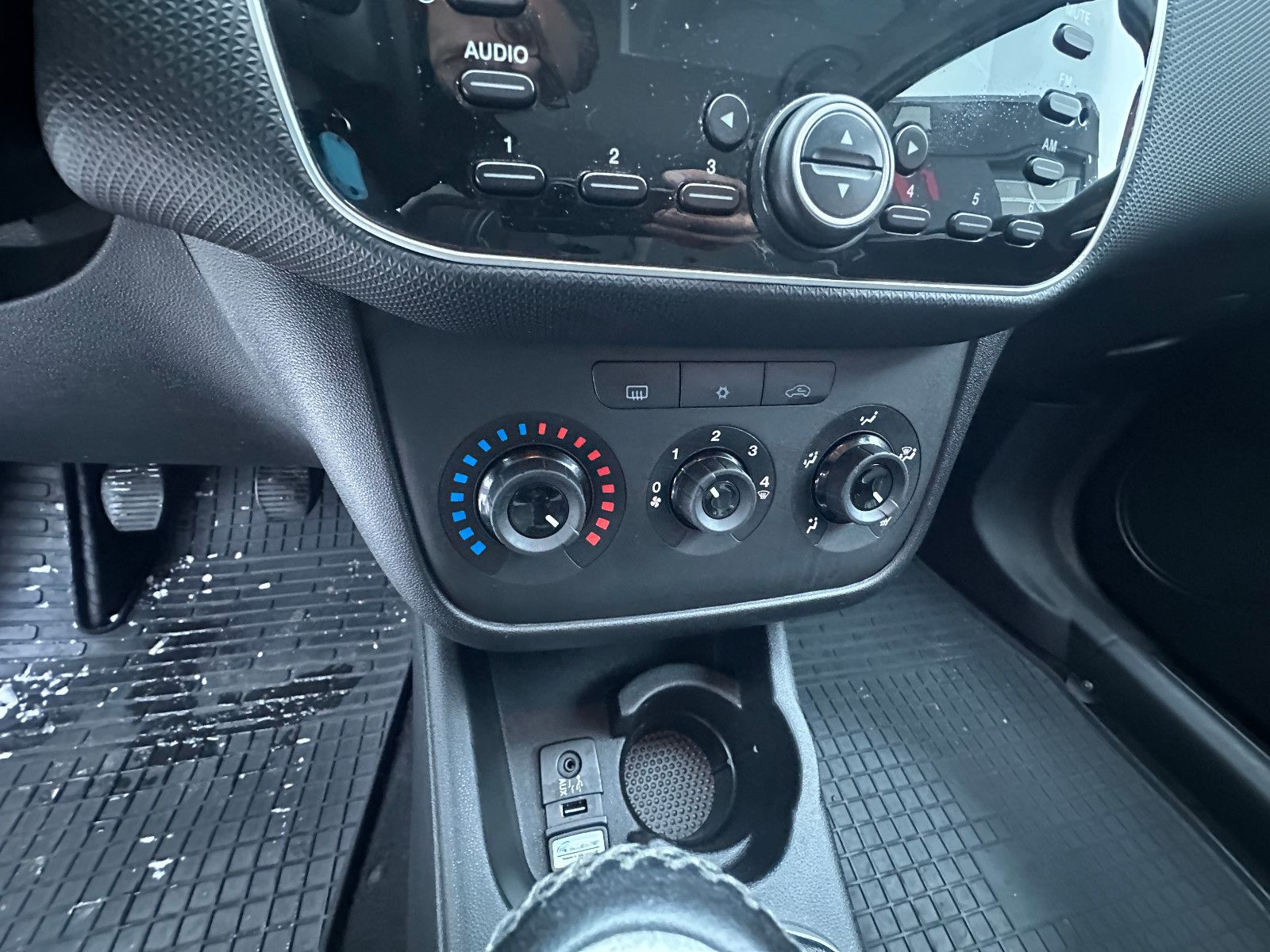 Fahrzeugabbildung Fiat Punto Pop 1.2 70 PS HU neu Klima 62tkm !!!!