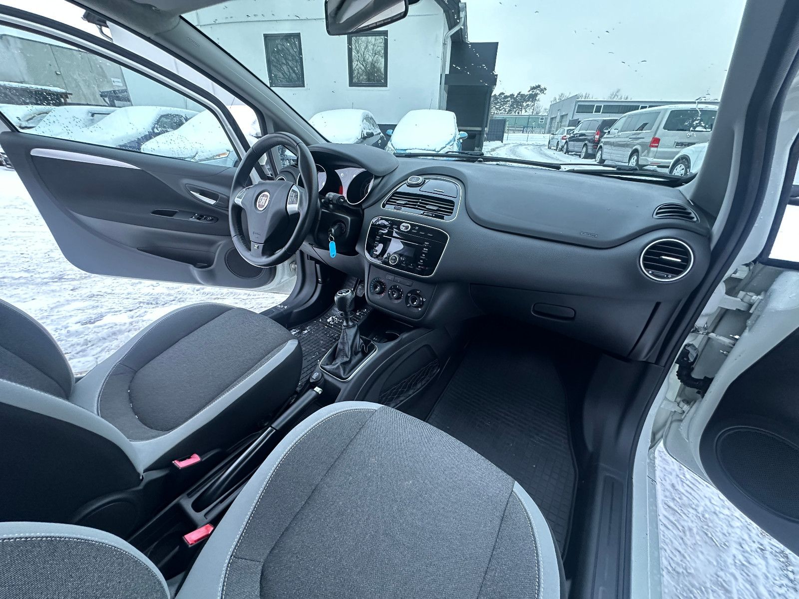 Fahrzeugabbildung Fiat Punto Pop 1.2 70 PS HU neu Klima 62tkm !!!!