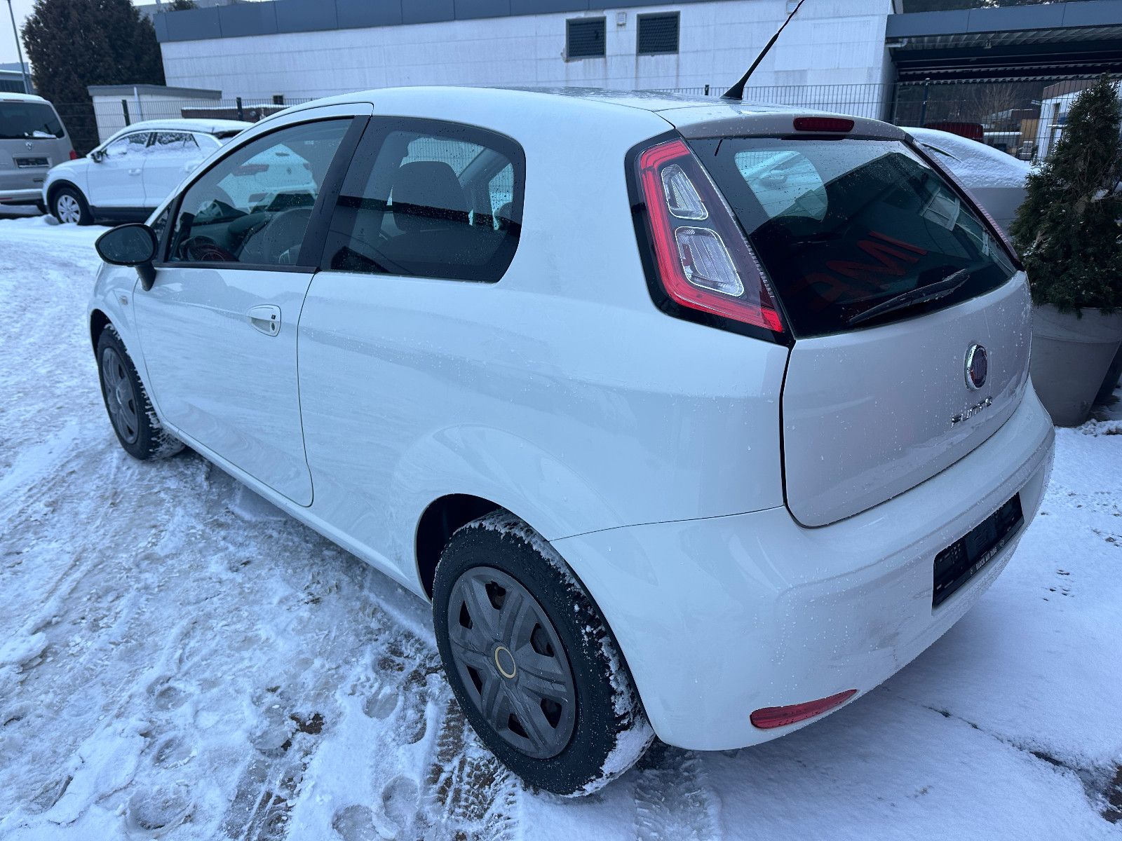 Fahrzeugabbildung Fiat Punto Pop 1.2 70 PS HU neu Klima 62tkm !!!!