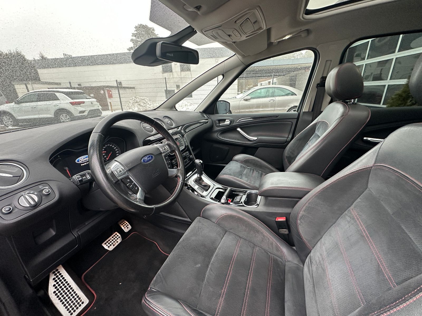 Fahrzeugabbildung Ford S-Max Titanium S 2.0 239 PS HU neu Pano Autom.