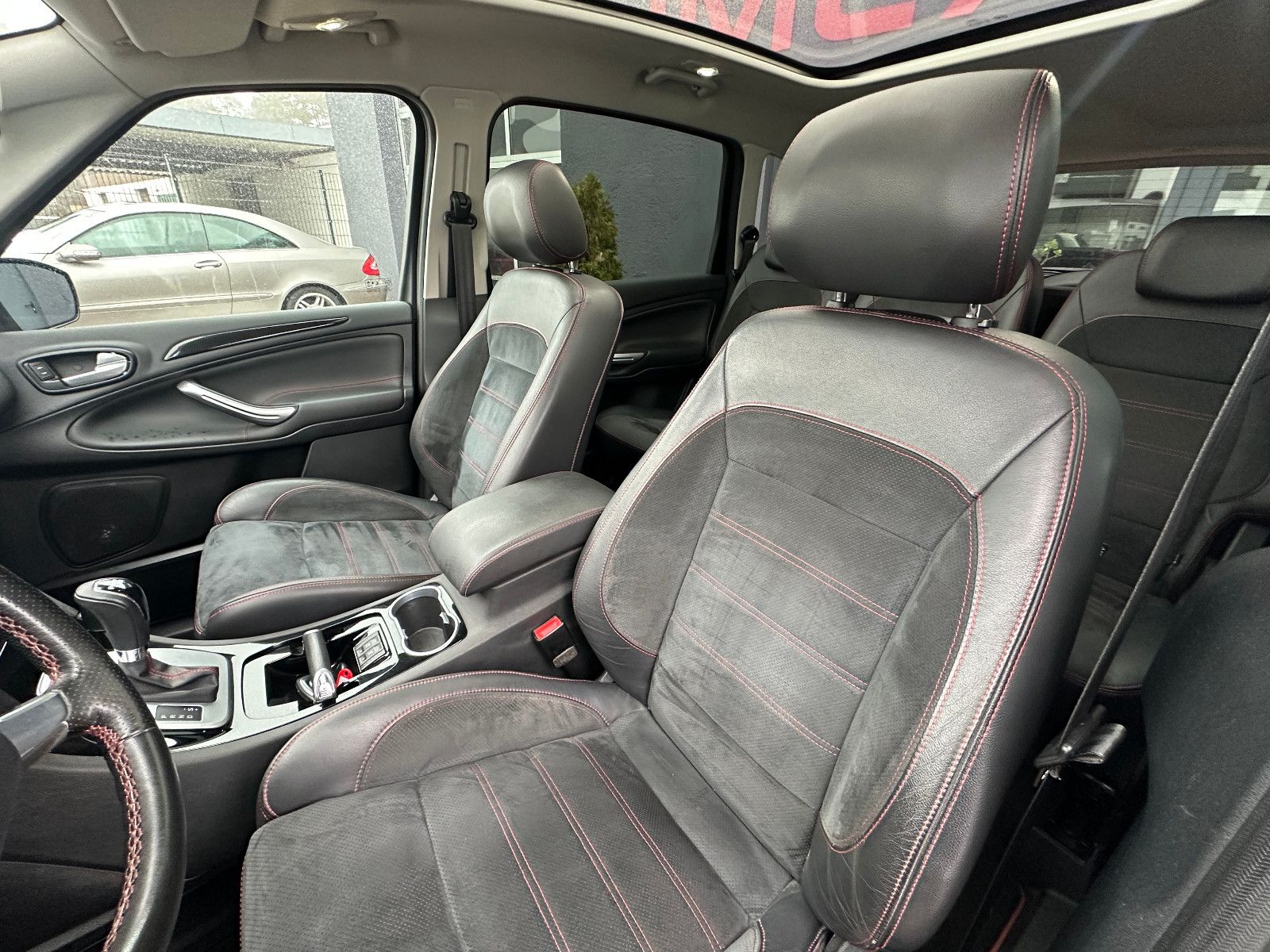 Fahrzeugabbildung Ford S-Max Titanium S 2.0 239 PS HU neu Pano Autom.