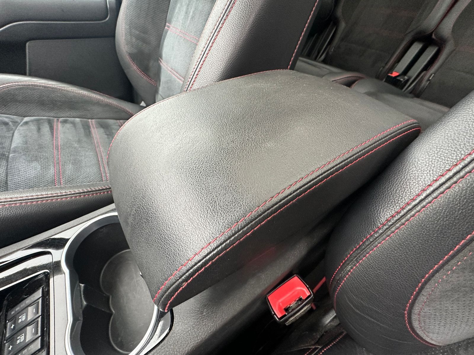 Fahrzeugabbildung Ford S-Max Titanium S 2.0 239 PS HU neu Pano Autom.