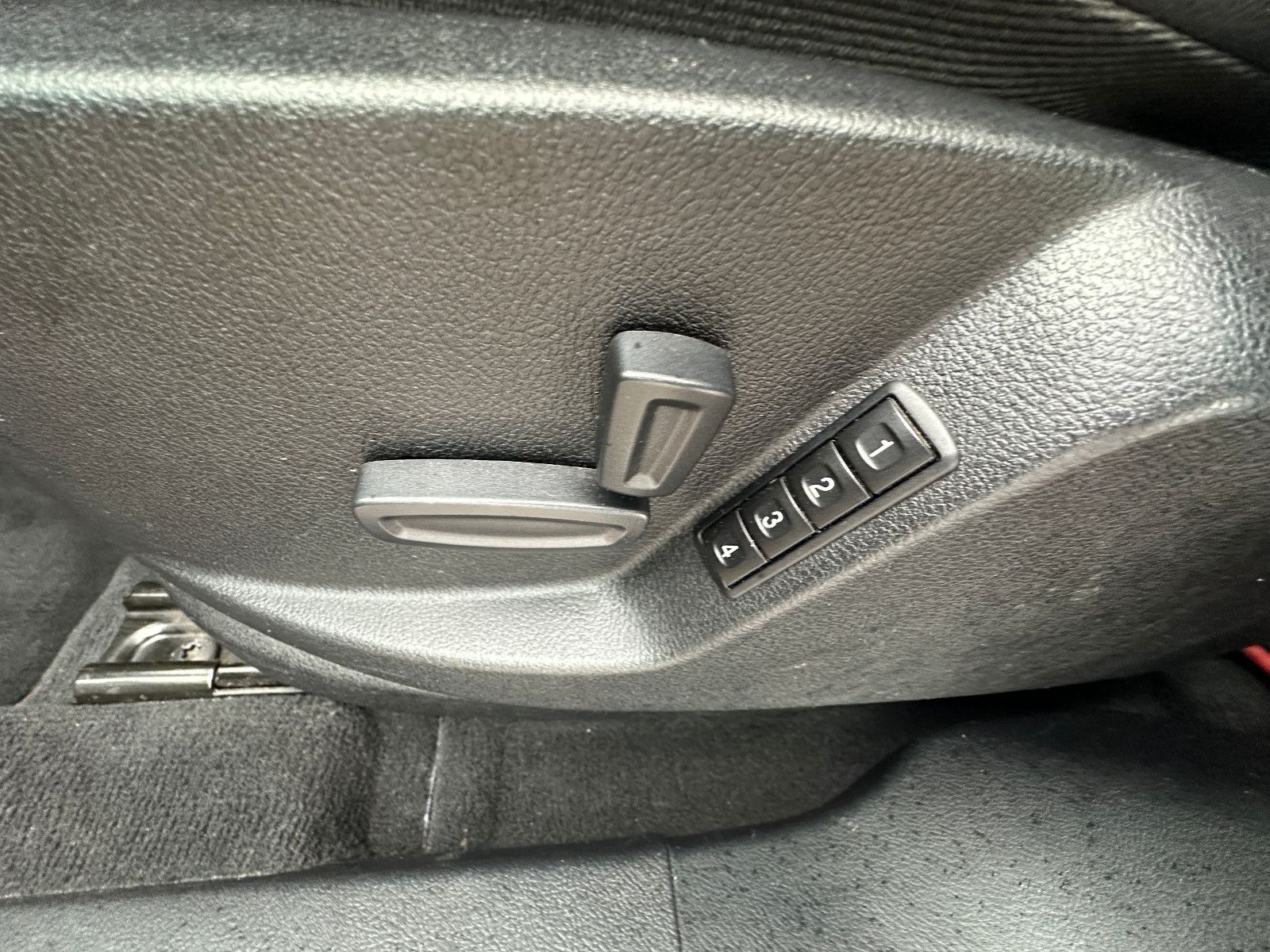 Fahrzeugabbildung Ford S-Max Titanium S 2.0 239 PS HU neu Pano Autom.